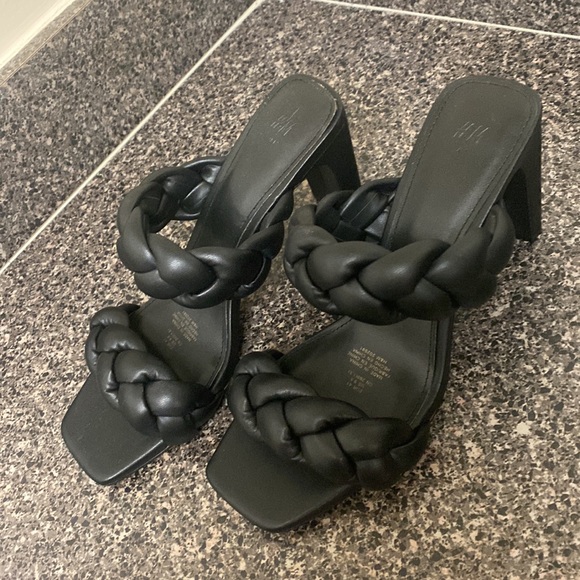 H&M Braided Sandals 🖤 - Picture 2 of 3